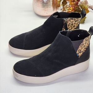 Toms Black and Tan Women's Shoes